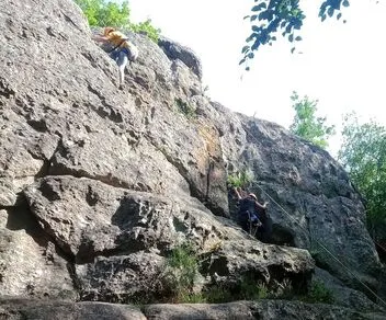 Escalade sur site naturel avec Pep’S Nature