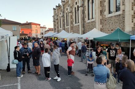 Marché nocturne et feu d'artifice